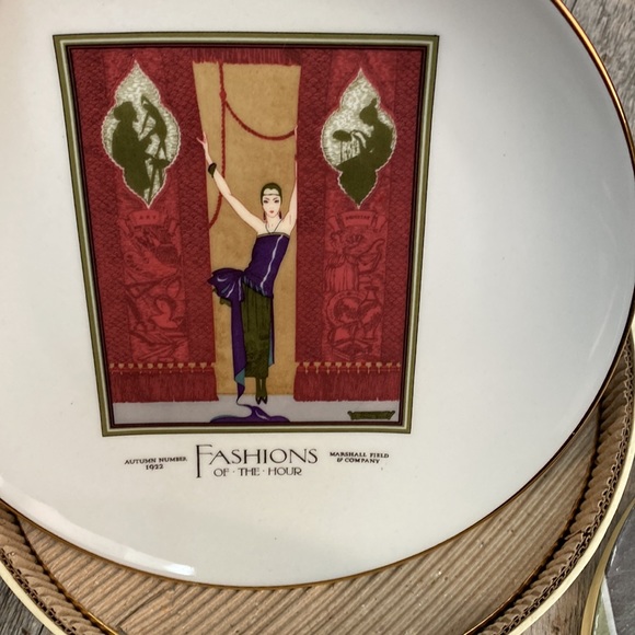 4 Collectible Plates FASHIONS OF THE HOUR - Marshall Field's 2002 - Picture 4 of 9